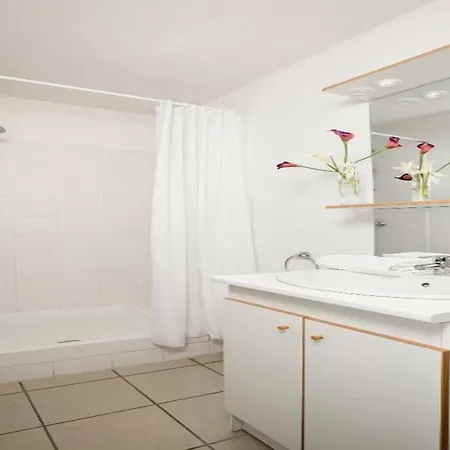 Sejours & Affaires Le Clos Beaumois 2* Caen