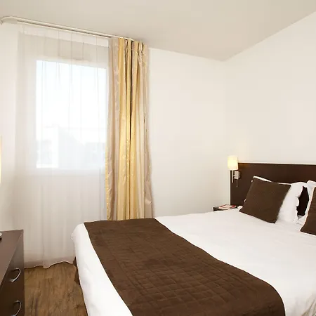 セジュール＆アフェール ル クロ ボーモワ アパートホテル 2*