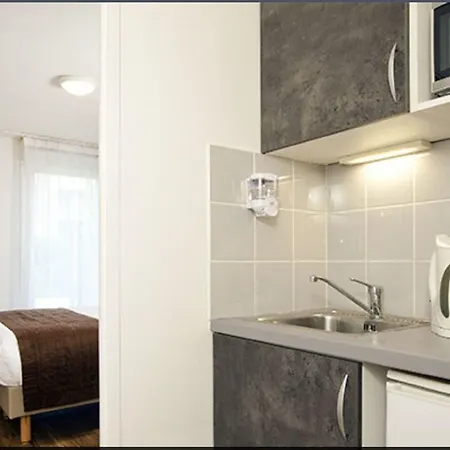 アパートホテル セジュール＆アフェール ル クロ ボーモワ