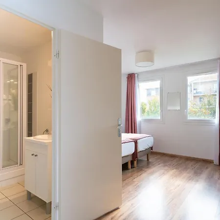 Sejours & Affaires Le Clos Beaumois Aparthotel