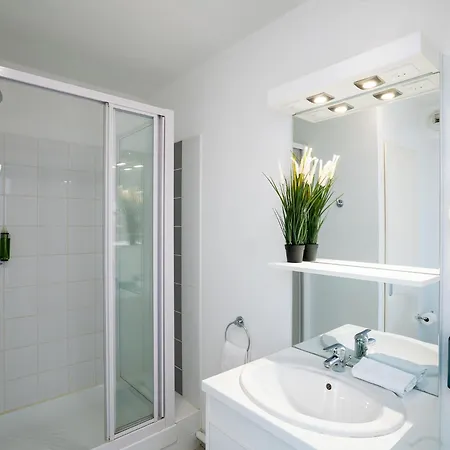 アパートホテル セジュール＆アフェール ル クロ ボーモワ