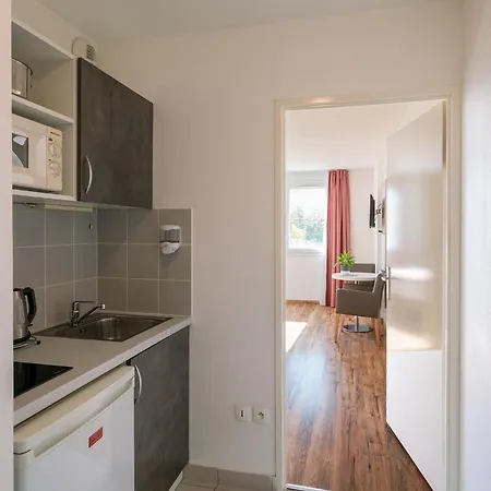 セジュール＆アフェール ル クロ ボーモワ アパートホテル 2*