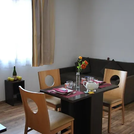 Sejours & Affaires Le Clos Beaumois 2*