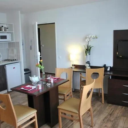 Sejours & Affaires Le Clos Beaumois Lejlighedshotel 2*