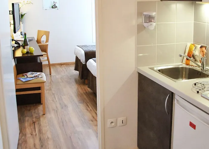 Апарт-готель Sejours & Affaires Le Clos Beaumois Кан