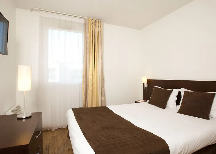 Sejours & Affaires Le Clos Beaumois Апарт-готель 2*