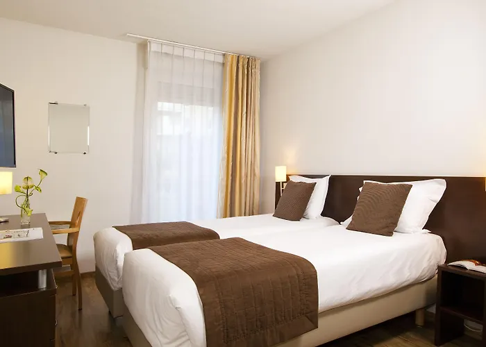 Sejours & Affaires Le Clos Beaumois 2*