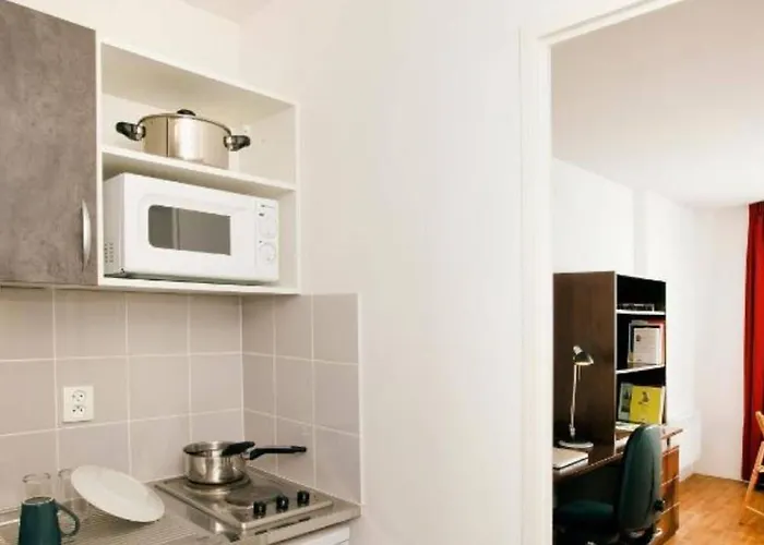 Апарт-готель Sejours & Affaires Le Clos Beaumois Кан