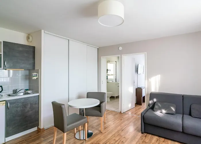 Апарт-готель Sejours & Affaires Le Clos Beaumois Кан