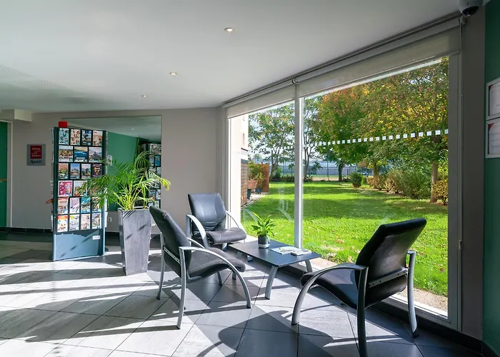 Апарт-готель Sejours & Affaires Le Clos Beaumois Кан