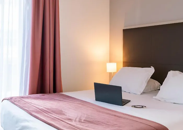 Sejours & Affaires Le Clos Beaumois 2* Кан