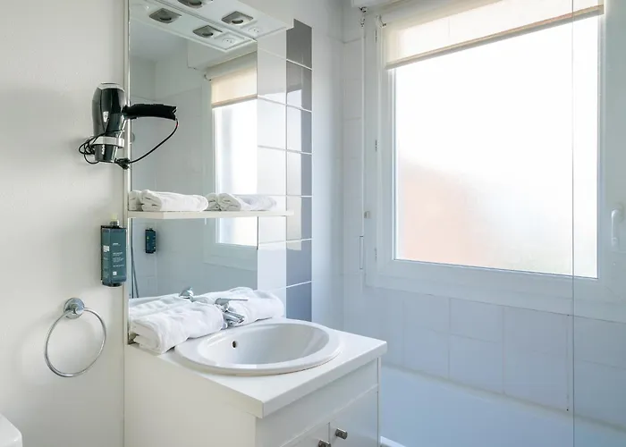 Апарт-готель Sejours & Affaires Le Clos Beaumois