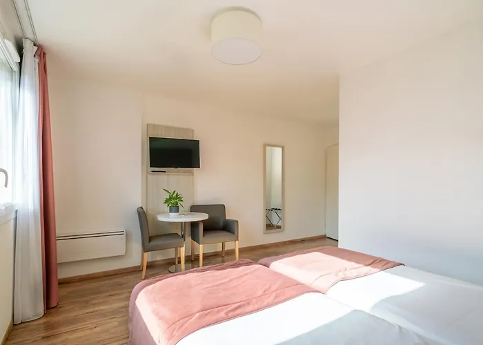 Sejours & Affaires Le Clos Beaumois Апарт-готель Кан