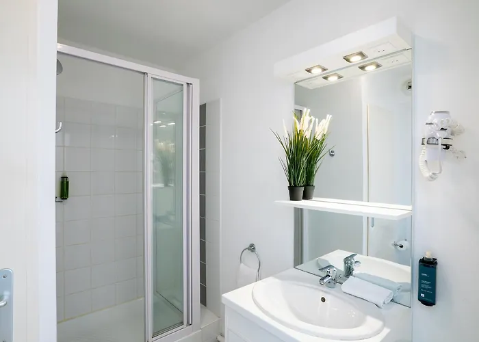 Апарт-готель Sejours & Affaires Le Clos Beaumois