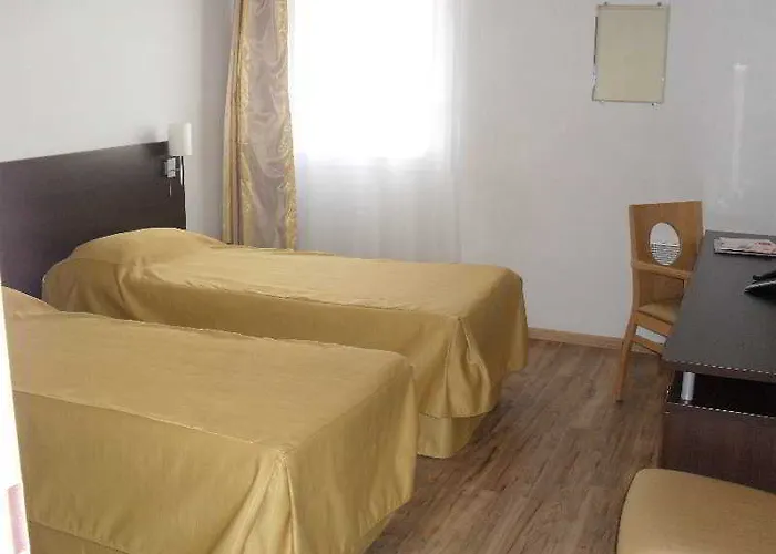 Sejours & Affaires Le Clos Beaumois Апарт-готель Кан