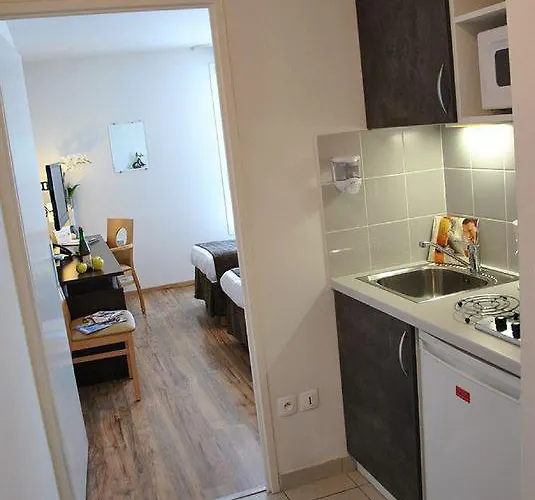 Апарт-готель Sejours & Affaires Le Clos Beaumois Кан